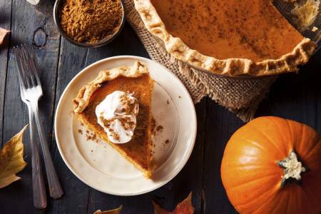 plate of pumpkin pie