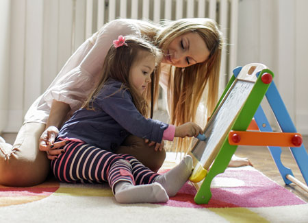 Mom-daughter-drawing