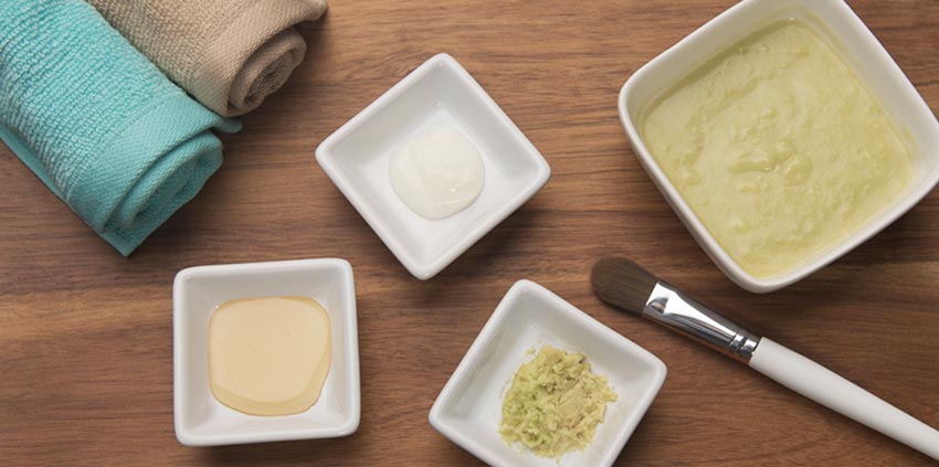 DIY honey facial mask for dry skin