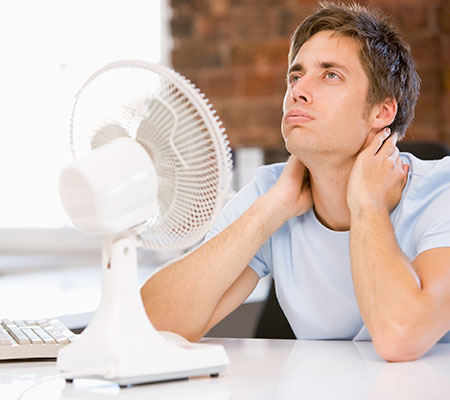 Man sitting in front of a fan - Not sweating/Avoid overheating