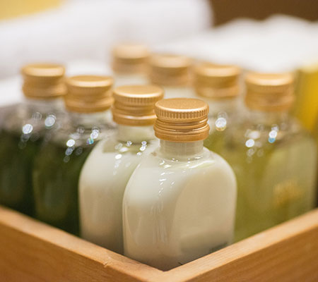 Tray full of shampoo, conditioner and other hair products - Myths about hair products