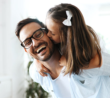 Father and daughter laughing - Type 1 diabetes in kids