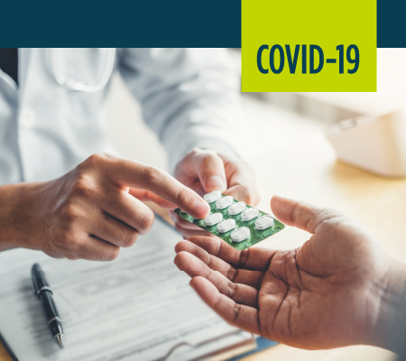 Pharmacist explains hydroxychloroquine to patient