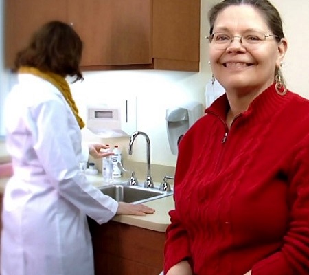 Image of patient asking questions to her gynecologist