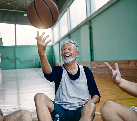 person playing basketball considering cardiopulmonary rehab